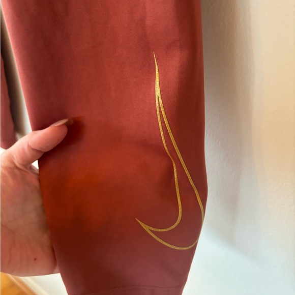 Nike Terracotta Dri-Fit High Rise Leggings Size 1X - Picture 2 of 10